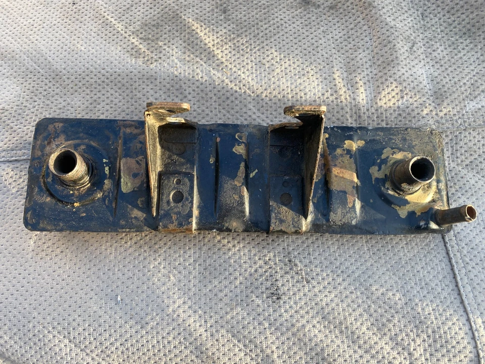 Enfriador de aceite de motor Mercedes Benz W108 W111 W113 250SL 250SE M129 OEM Behr Foto 2 de 4