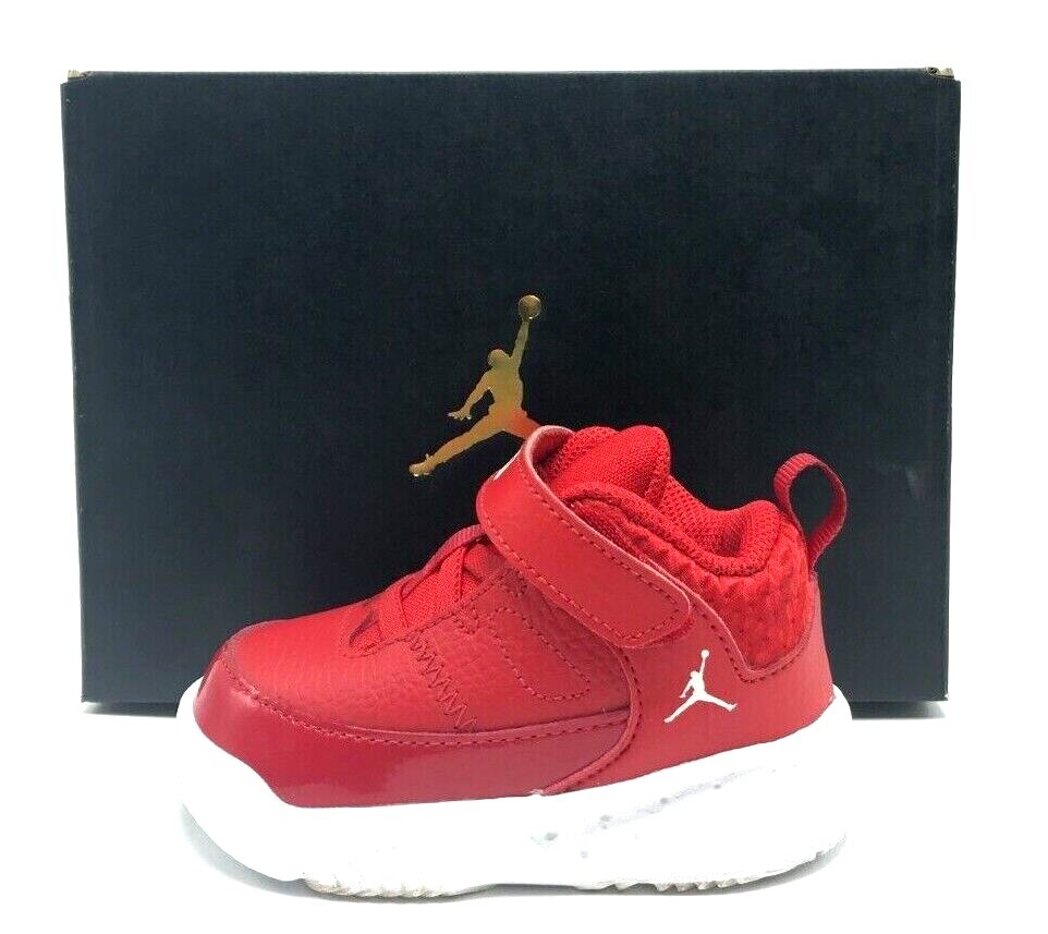 【2回使用美品】JORDAN MAX AURA 3 サイズ9 27cm NEW* Toddler NIKE AIR JORDAN MAX AURA 3 LOW (TD) University Red
