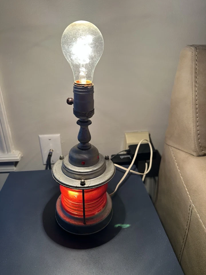 Lámpara de mesa eléctrica roja con luz para barco náutico vintage Foto 3 de 4