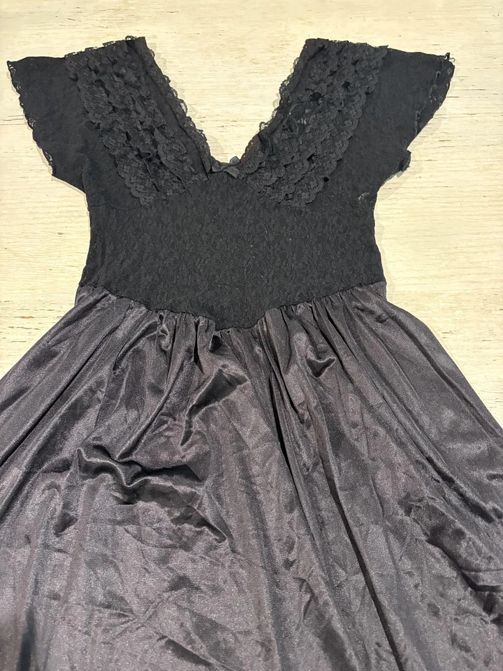 Maxi Camisón Cinema Etoile Mujer Grande Negro Encaje Corpiño Cuello en V Manga Corta Foto 3 de 4