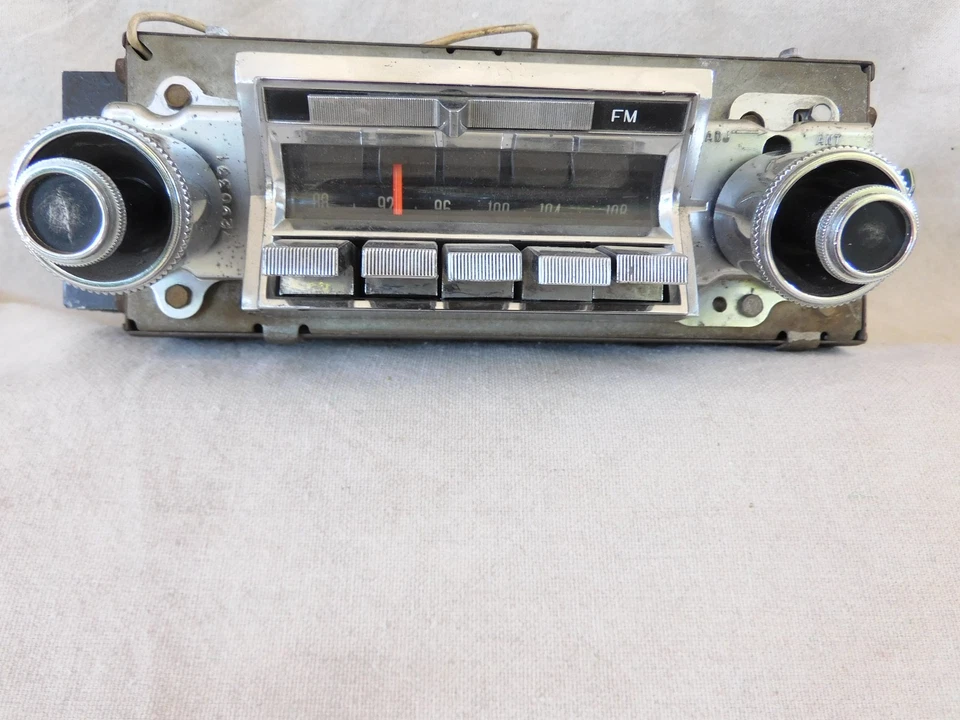 1965 Buick Wildcat Electra AM FM Radio - Image 2 of 4
