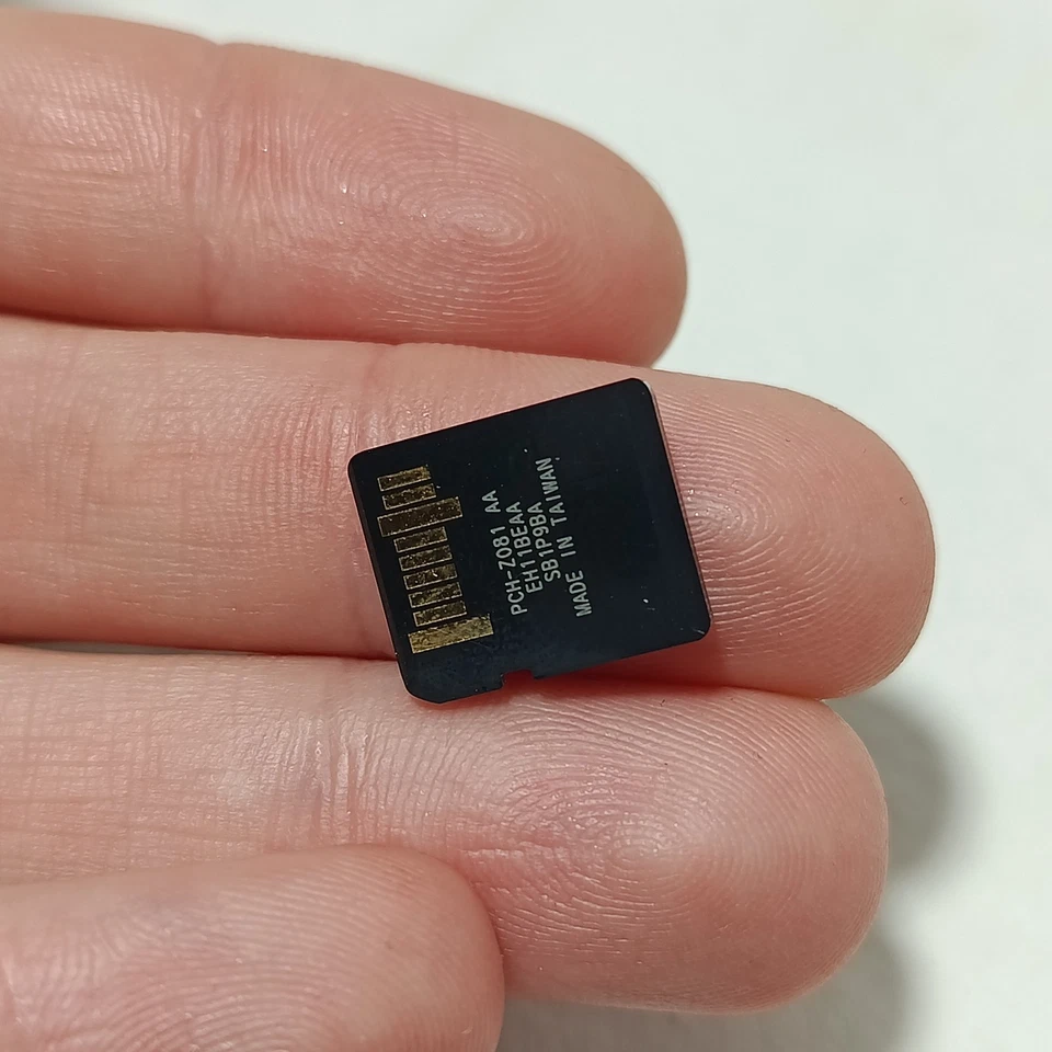 Sony PS Vita Memory Card Official Playstation 8 Gb - Immagine 2 di 3