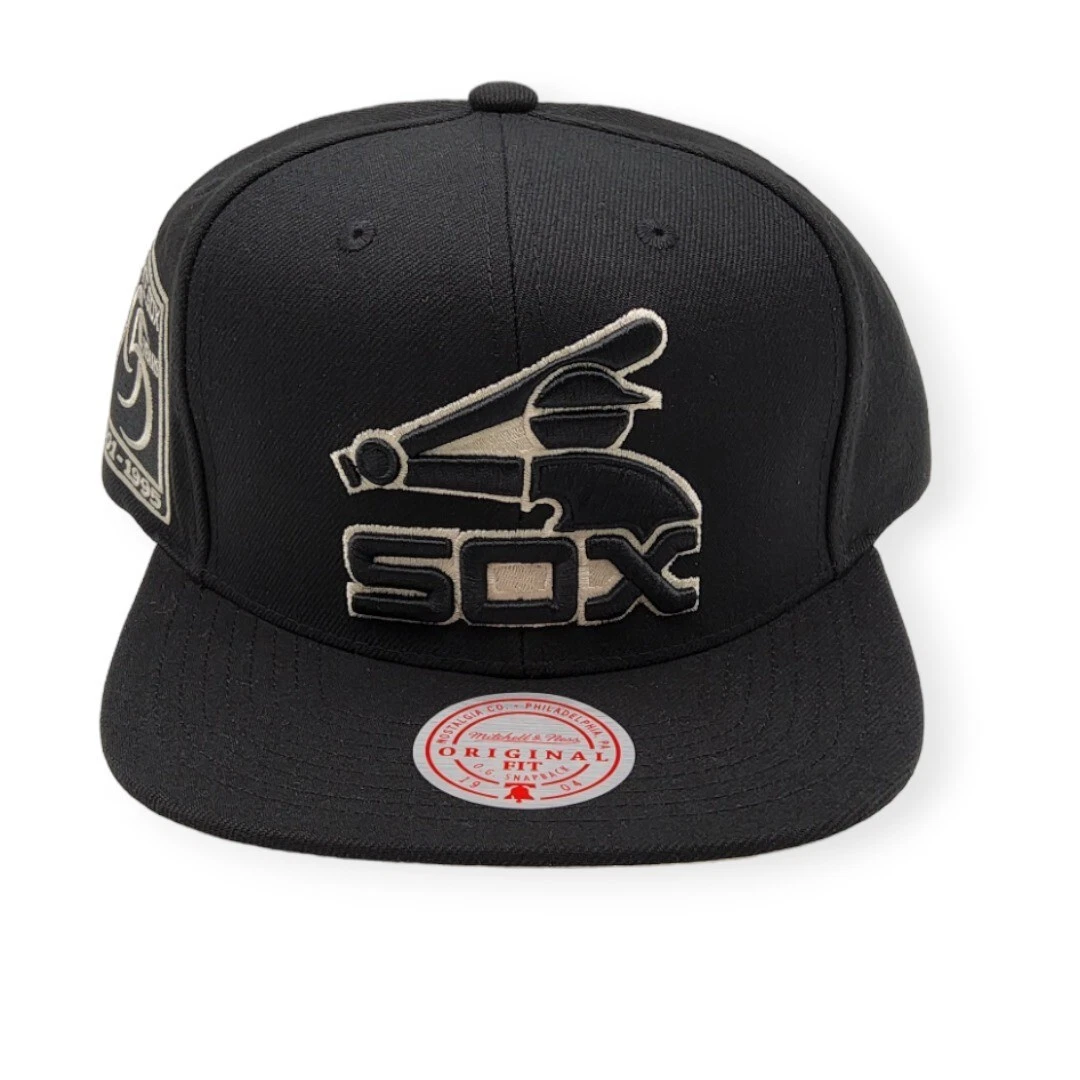 Mitchell & Ness Chicago White Sox Team Classic Coop Black Adjustable  Snapback