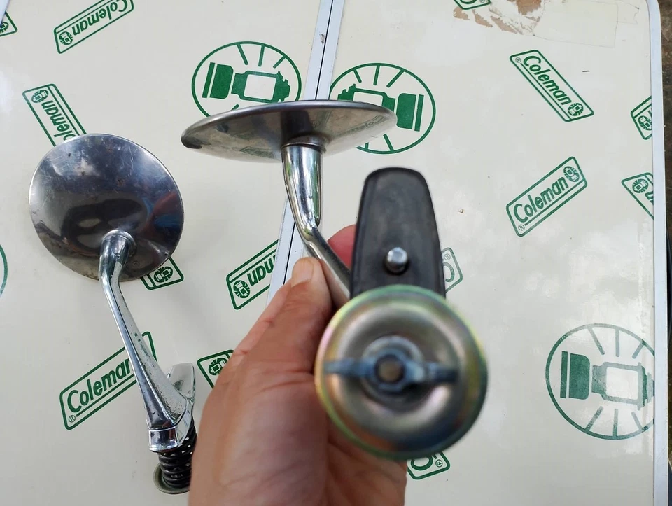 Espejo guardabarros original Mazda R100 1200 1300 Foto 4 de 4