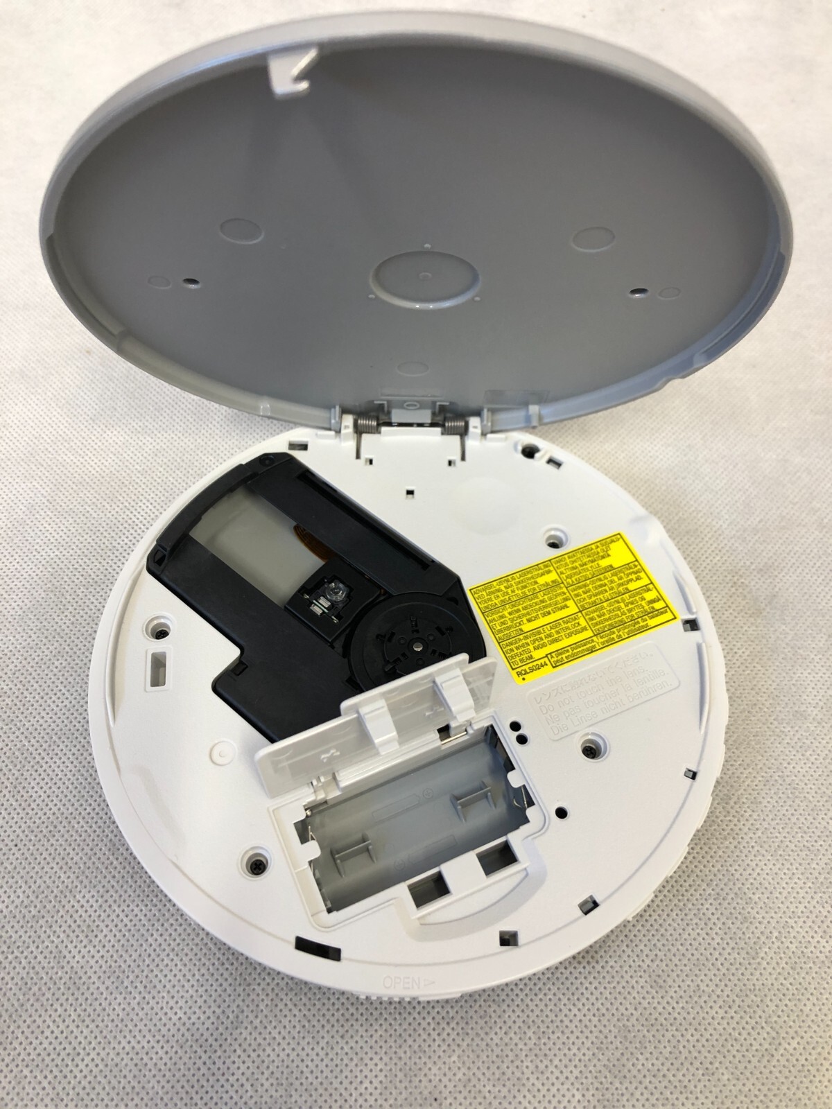 Panasonic SLCT520 Portable CD player made in Japan Silver, Boxed