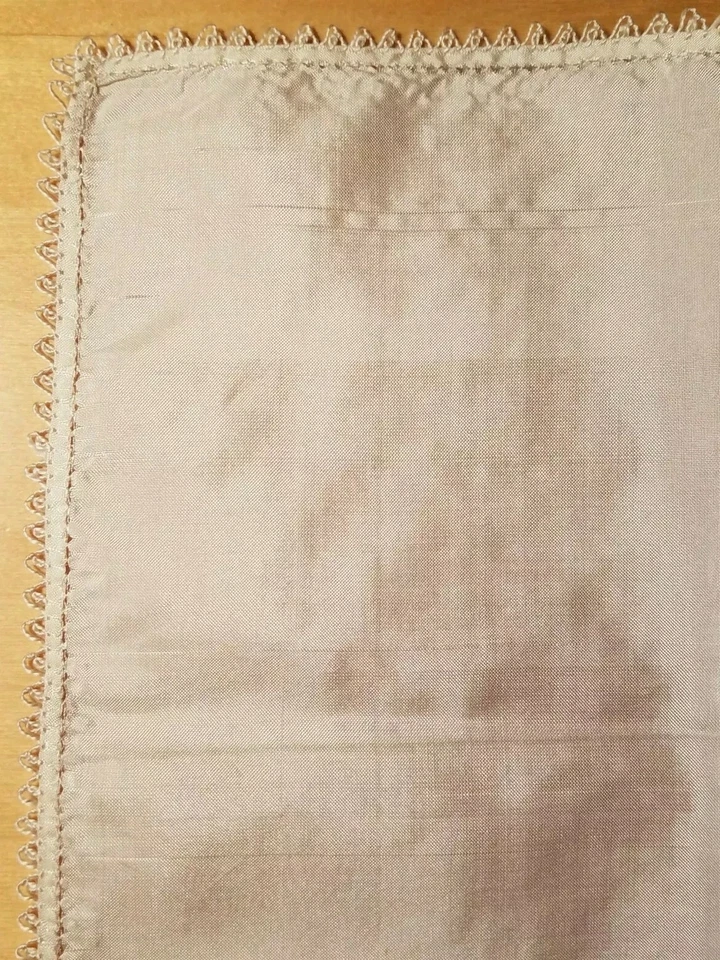 复古优雅象牙丝绸婚礼手帕钩针编织装饰 10 x 10 3/8 — 第 4/4 张图片