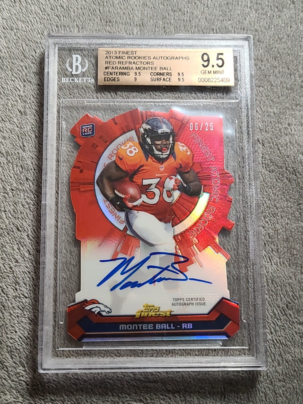 Montee Ball Finest Atomic Refractor #MBA Autograph-Red Refractor