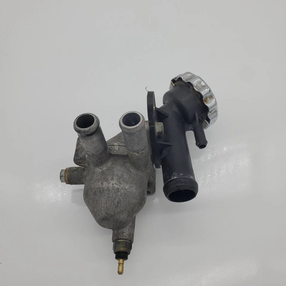 04-07 Honda Shadow VLX VT600 carcasa termostato, tapa radiador con cuello de llenado Foto 2 de 3