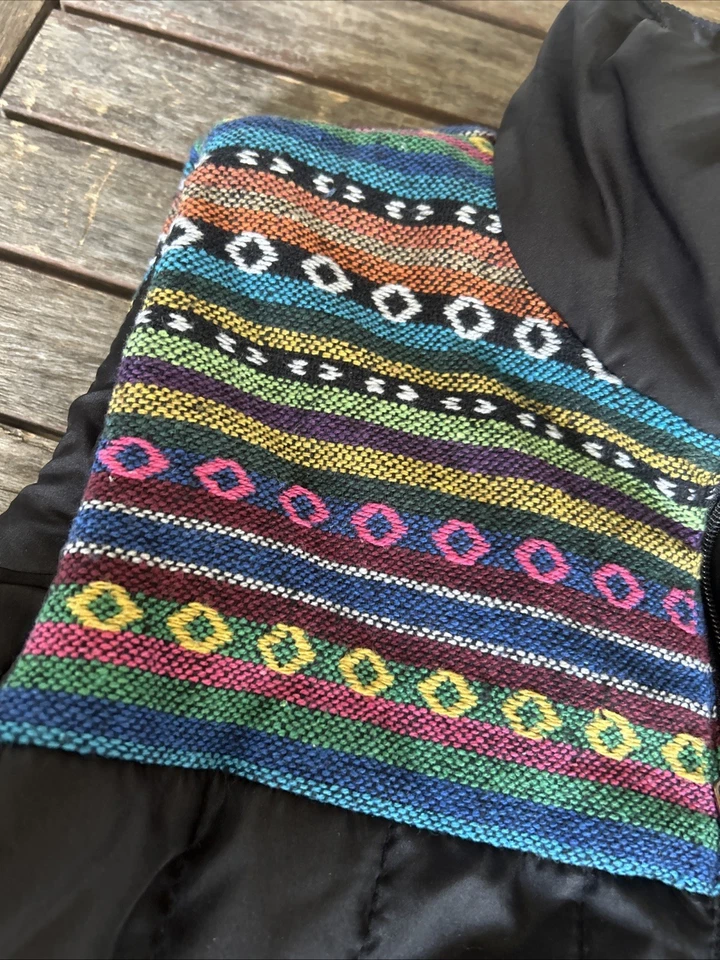 Chaleco acolchado Mountain Lake mediano colorido bordado azteca boho negro vintage Foto 3 de 4