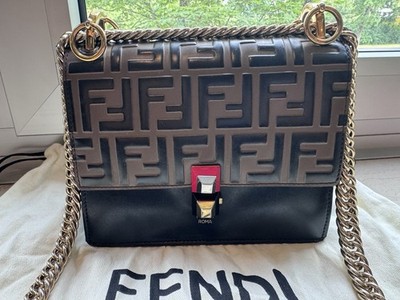 Fendi Kan I Bag - zeitloses Designerstück aus hochwertigem Leder,  FF-Verschluss