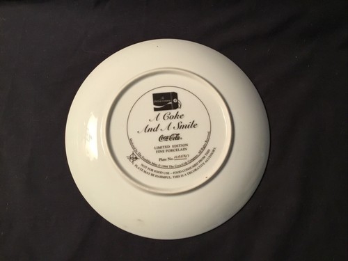 A Coke and a Smile Coca Cola Limited Edition 8 Inch 1994 Collector Plate #1426 - Picture 4 of 8