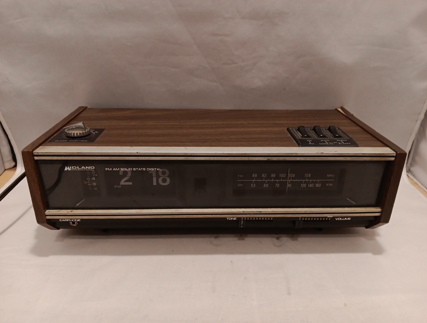 Vintage Midland Model 11-392 Radio Alarm Clock Not Working