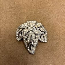 Stunning vintage silver tone large leaf scarf shoe dress clip white rhinestones