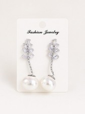 Baumelnder Schmuck