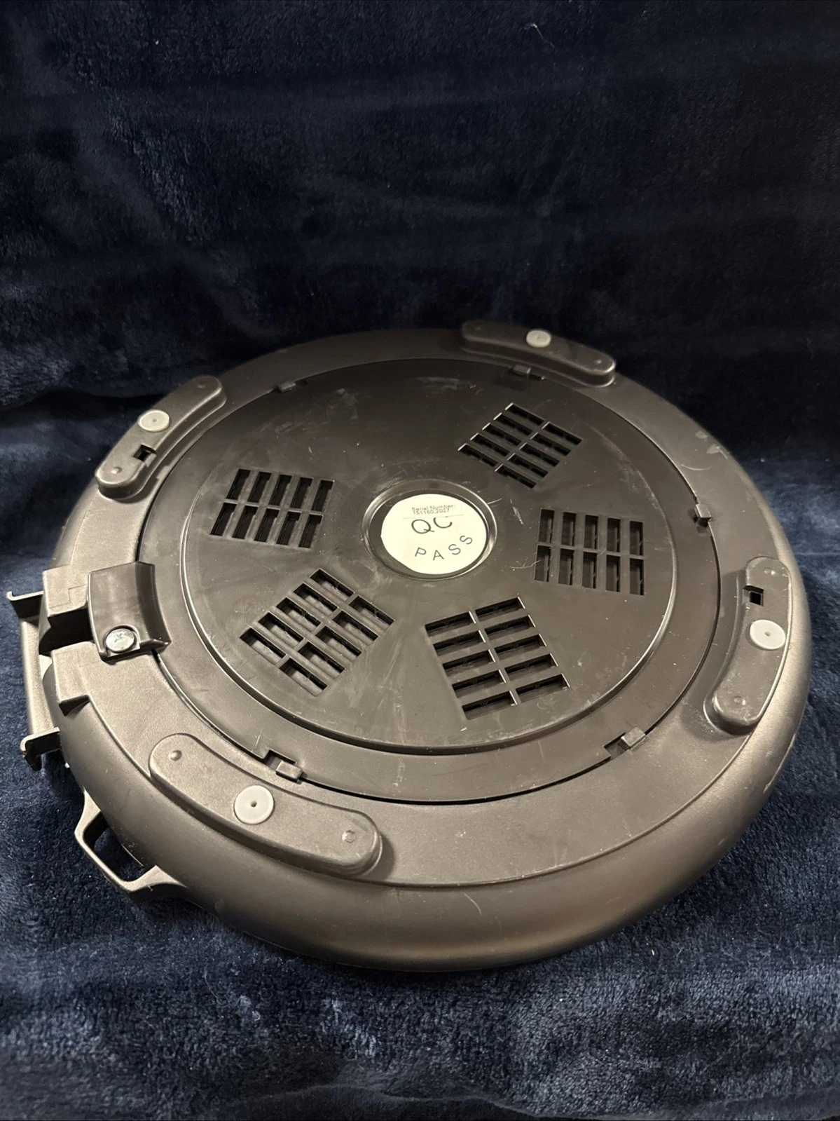 Instant Pot IP-LUX60 V3 6qt Pressure Cooker bottom with feet base plate part