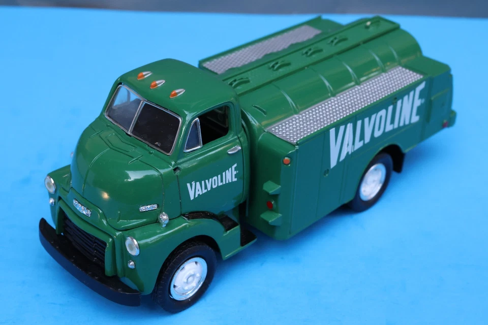 First Gear Valvoline 1952 GMC Fuel Tanker 1:34 NEW 19-1060 - Image 3 of 4