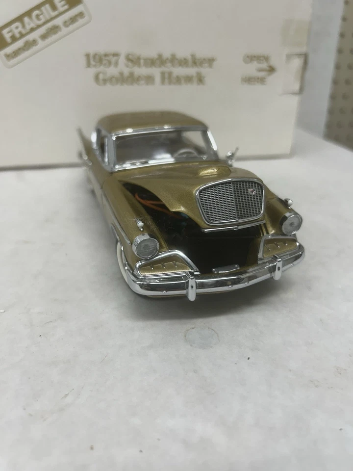 Danbury Mint 1957 Studebaker Golden Hawk Gold White 1:24 Scale Box - Image 3 of 4