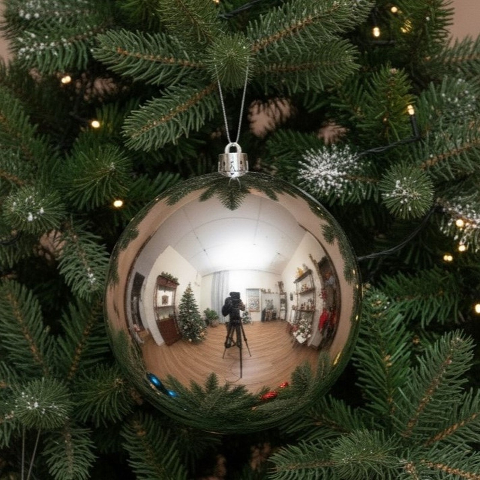 Decoris XXL Shiny Silver Shatterproof Christmas Bauble XXL Plastic Various Diameters 200 mm - Image 2