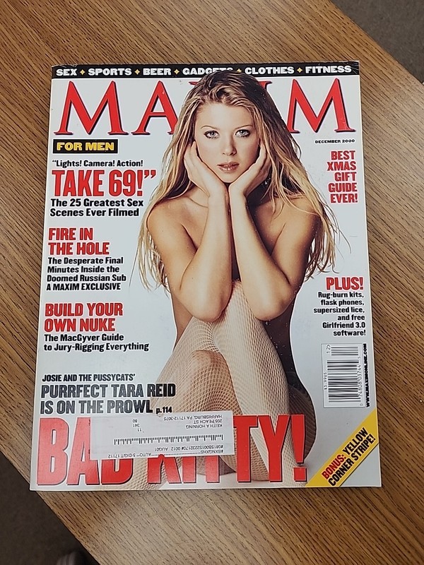 Maxim Magazine December 2000 Tara Reid Josie and the Pussycats Dennis Publishing