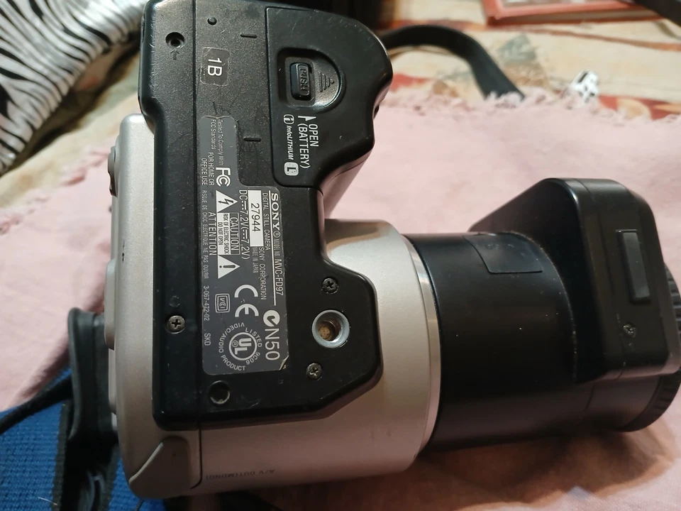 Цифровая камера Sony Mavica MVC-FD91 0,8 Мп - черная и серебристая металлик - Изображение 4 из 4