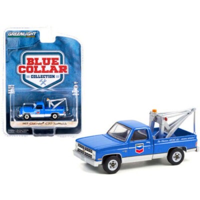 GREENLIGHT 1:64 1983 CHEVROLET C20 SCOTTSDALE TOW TRUCK ''CHEVRON'' 35200D-P9