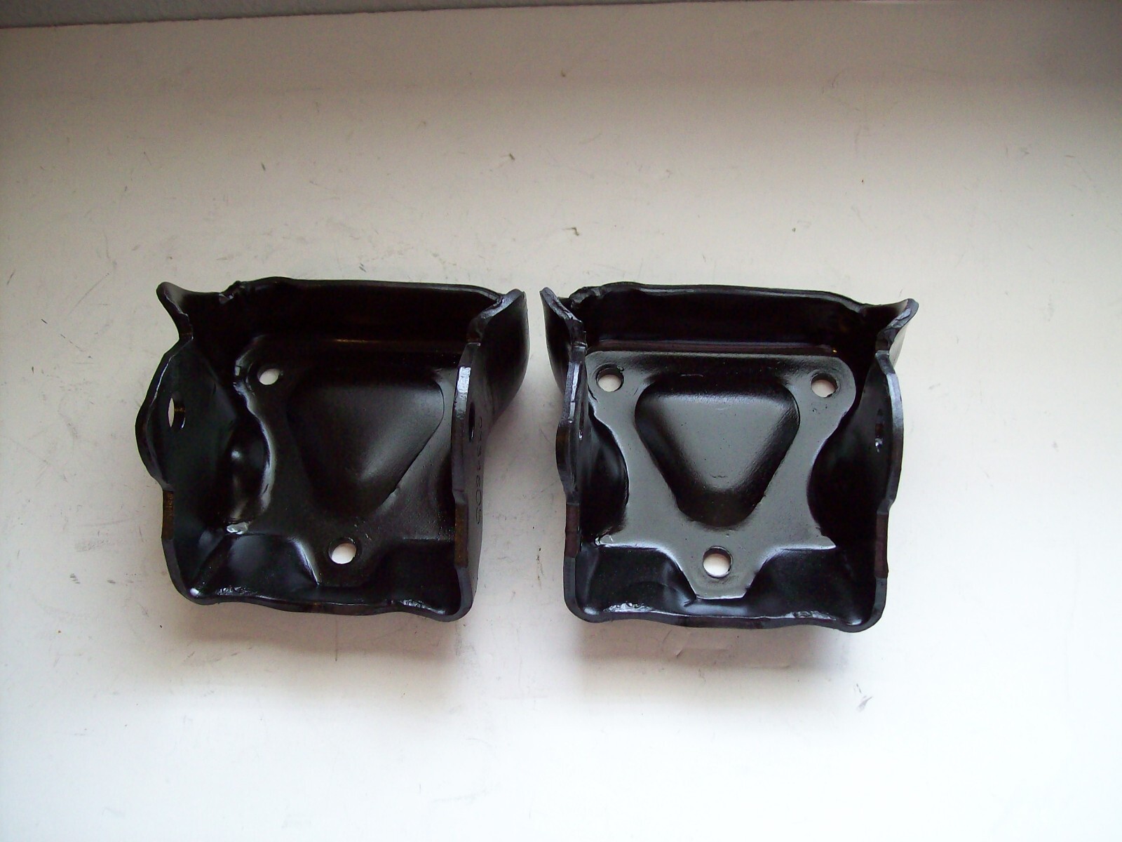 Chevy Truck/Car V8 Motor Mount Brackets GM Clam Shell 305 350 400 454