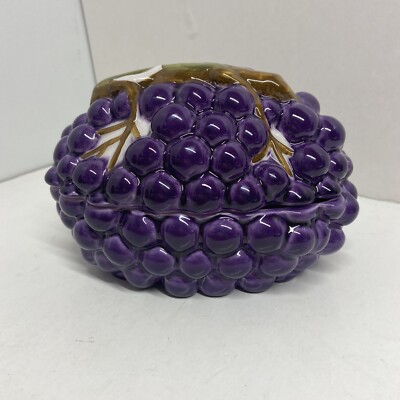 PORCELAIN MANCIOLI CANDY DISH WITH LID. BUNCH OF GRAPES PURPLE. ITALY. PRE-OWNED