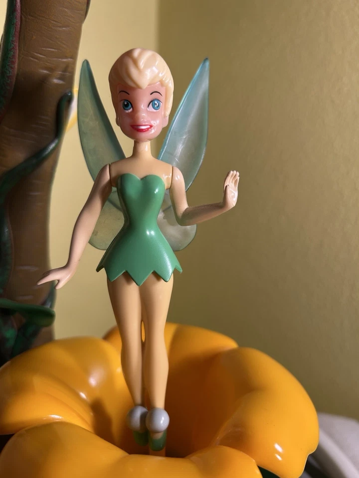 Campanilla vintage de Disney en un jardín con música y baile. "Lámpara de 19""" Foto 2 de 4