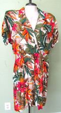 VINTAGE 1970'S BOLD FLORAL LADIES ROMPER / 13-14 / SHOULDER PADS POCKETS