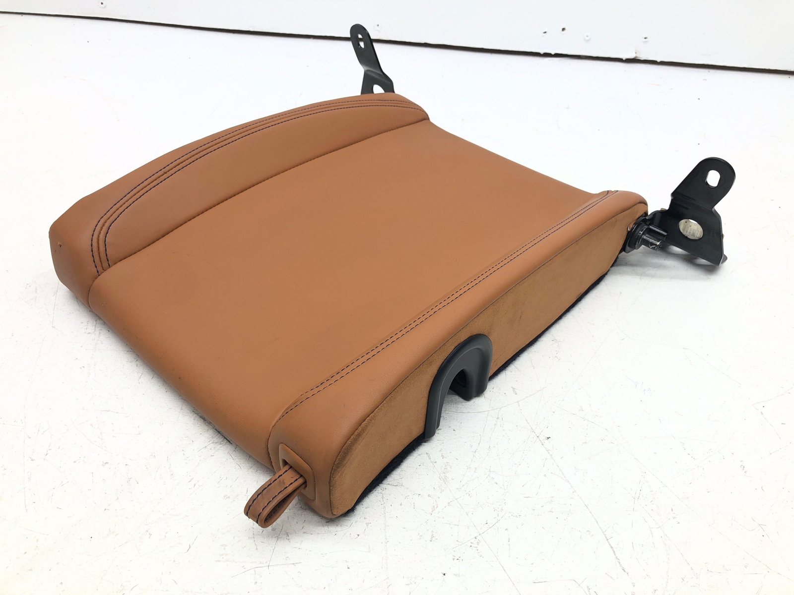 2017-2020 FERRARI GTC4LUSSO CENTER REAR UPPER CUSHION ARMREST STD CUOIO 87845300