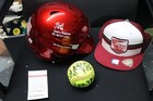 # 98 ALL AMERICAN NATTY CHAMP OU Softballhelm mit Autogramm RAWLINGS ICON LT