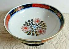 JAPAN IMARI Small BOWL PORCELAIN MULTI COLOR w/ HAND CARVED WOOD STAND 