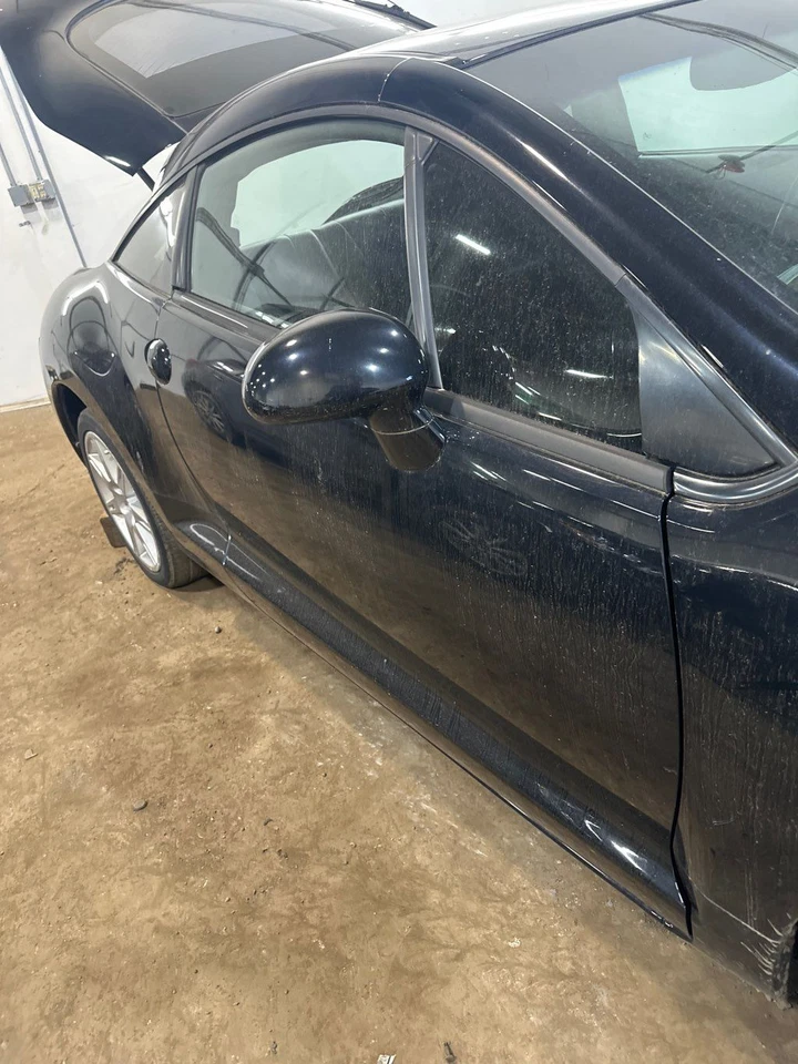 Used Front Right Door Assembly Front fits: 2007 Mitsubishi Eclipse Coupe Front R - Изображение 3 из 4