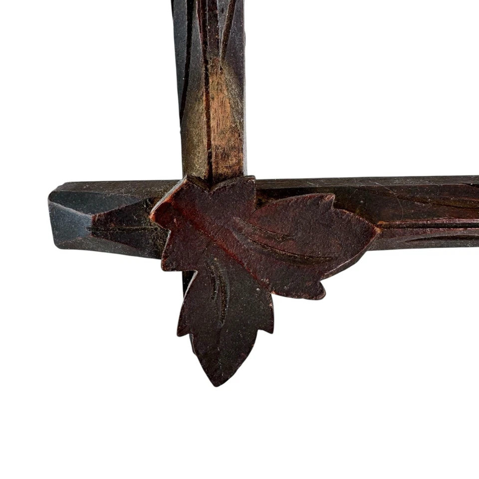 Antiguo marco cruzado de nogal hojas Selva Negra Adirondack victoriano 15 x 13" Foto 3 de 4