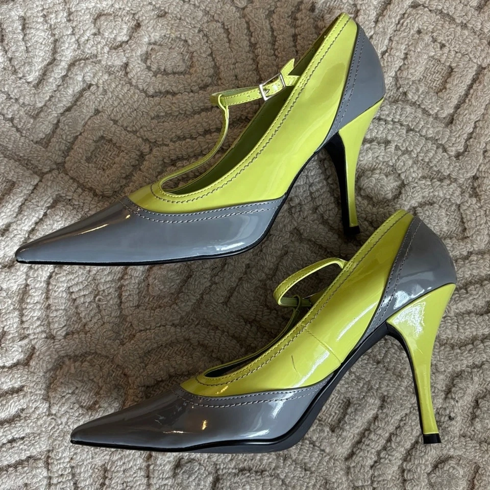 Tacones puntiagudos estilo vintage con correa en T Foto 4 de 4