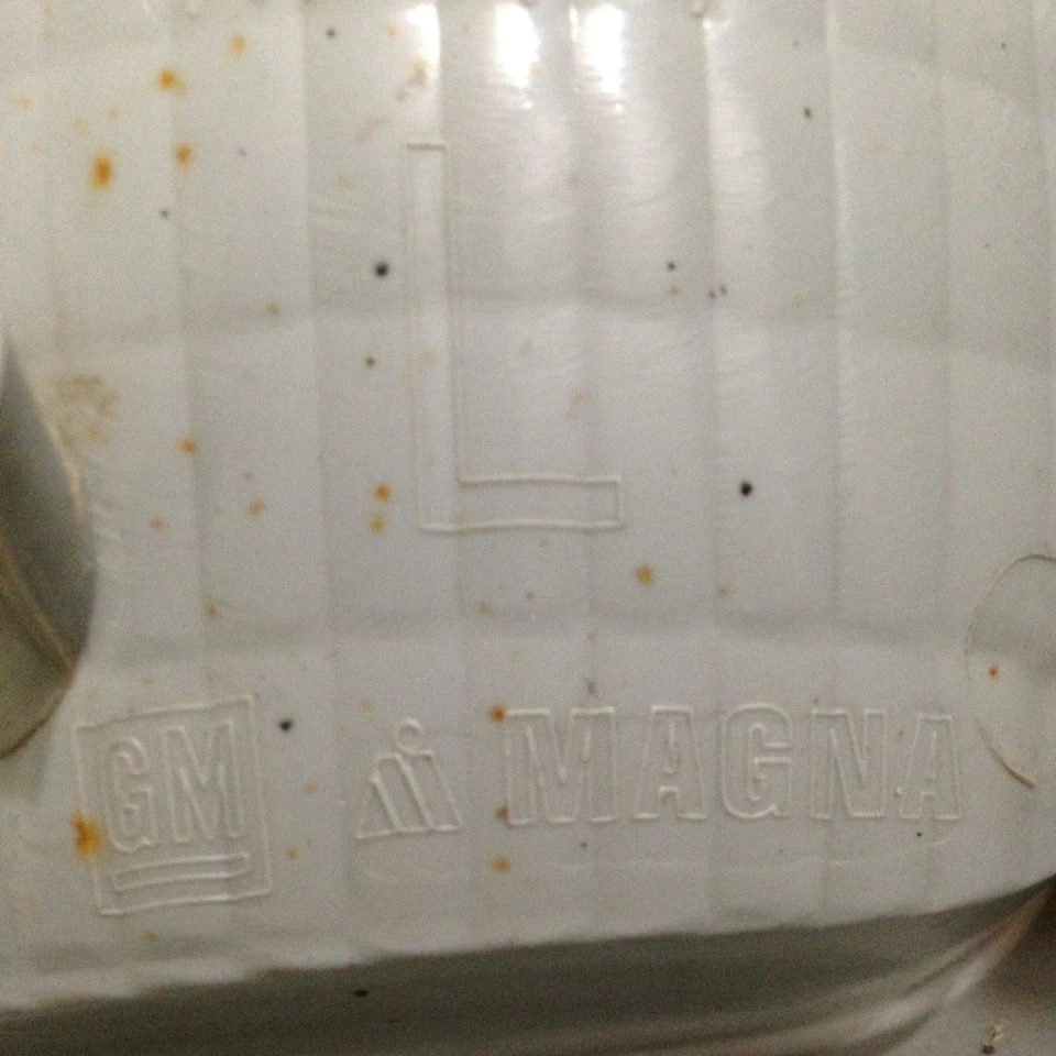 Luz trasera halógena del lado del conductor izquierdo Chevy Silverado GMC Sierra 2014-2019 OEM Foto 4 de 4