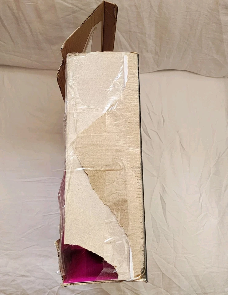 Square Enix Batman: Harley Quinn (Tetsuya Nomura) Play Arts Kai caja dañada Foto 3 de 4