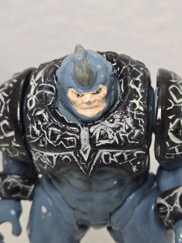 De colección 2004 Marvel Spider-Man Ultimate Rhino 6" y 1996 Total Armor Rhino 5" Foto 4 de 4