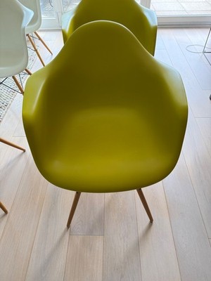Original Vitra Eames Plastic Armchair RE DAW (mit Armlehne) - Senf