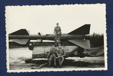 Foto NVA Soldaten vor NVA Flugabwehrraketen 2 x Original Foto ca 10 cm x 7 cm