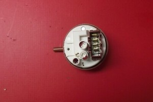 Waschmaschine HOTPOINT WDL520P Druckschalter