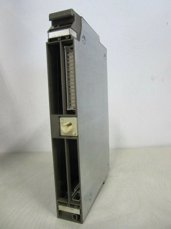 Siemens Simatic S5 6ES5 491-0LB11 E: 02 Phoenix Contact InterBus IBS S5 DSC/I-T - Immagine 2 di 3