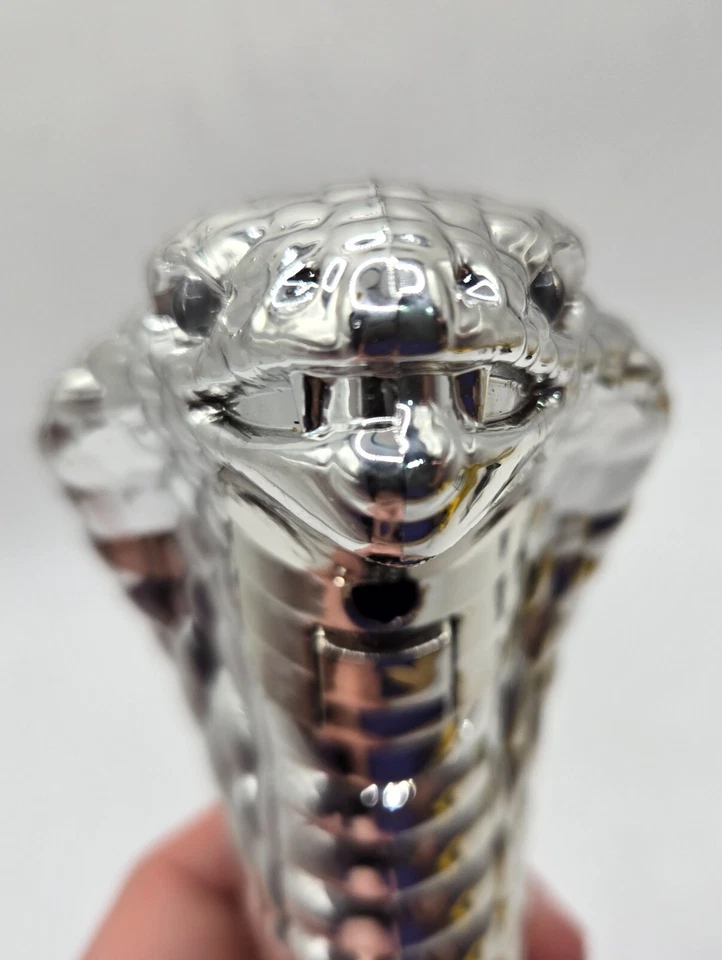 SNAKE / COBRA HEAD - GEAR SHIFT KNOB RED EYES LIGHT UP - AUTOMOTIVE Foto 3 de 4