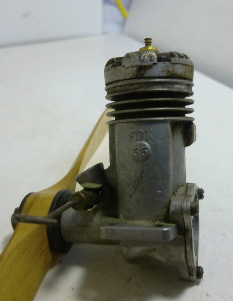 FOX 35 Model Airplane Stunt Glow Fuel Engine w/Top Flight Prop, Has Compression - Image 2 of 4