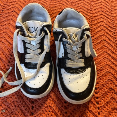 Calvin Klein Boys Athletic Shoes Size 3.5 Black & White