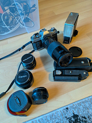 Canon AE-1 Spiegelreflexkamera Set mit Objektiven, Blitz & Zubehör