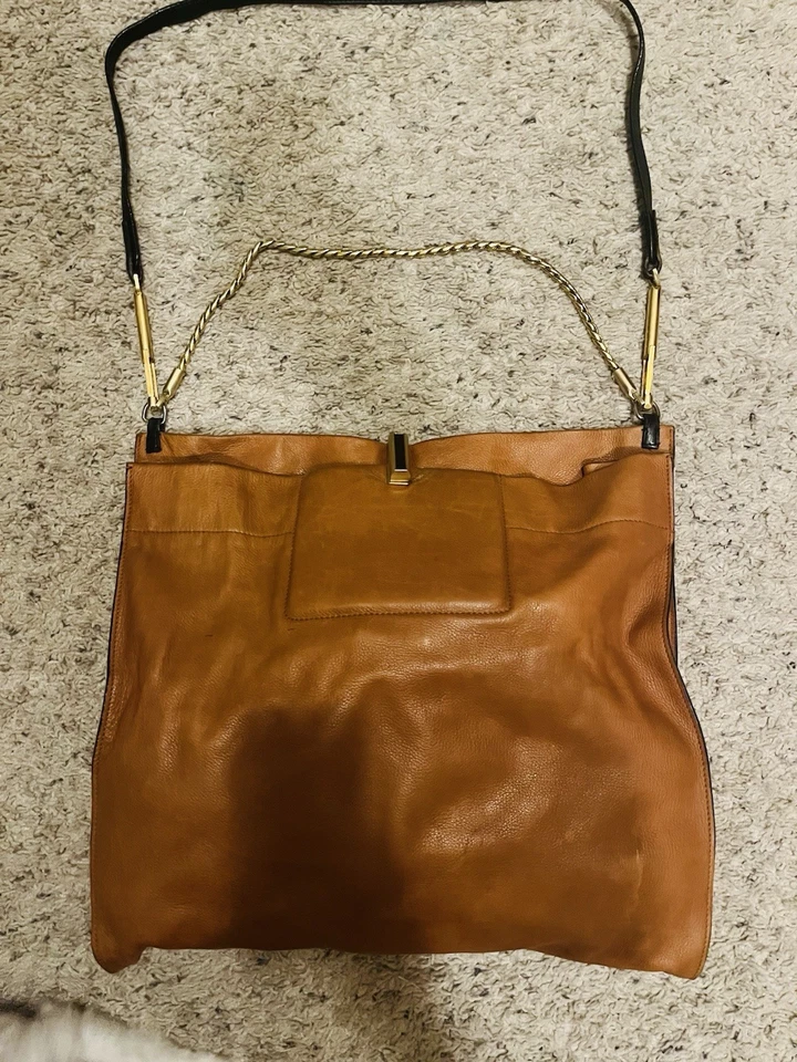 Bolsa de mão Calvin Klein Collection exclusiva pele de bezerro detalhes dourados, couro transversal - Imagem 3 de 4