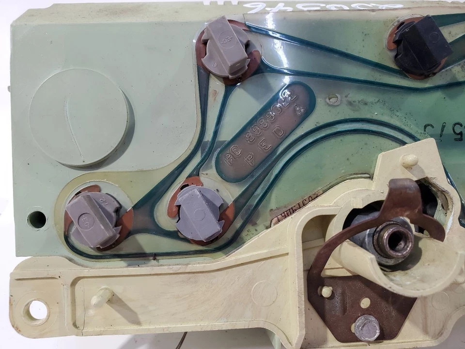 Medidor de velocímetro usado se adapta a: Cadillac Brougham 1989 tracción trasera solo cabezal grado A Foto 2 de 4