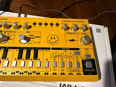 Behringer TD-3 Analog Desktop Synth, 16 Keys, Yellow