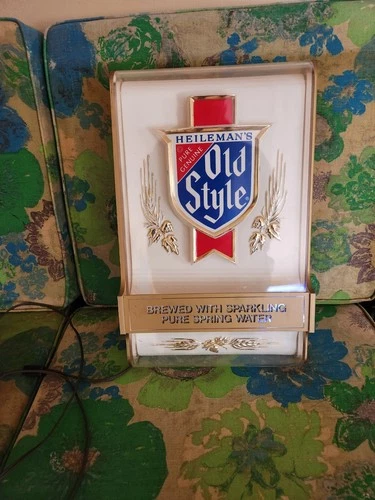 Vintage Old Style Lighted Beer Sign